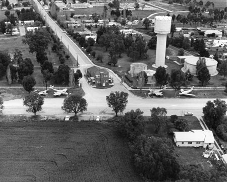 Wagga main gate