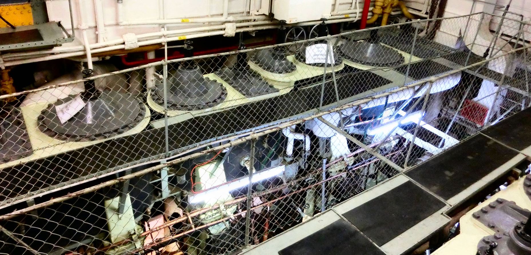 Port engine, HMAS Diamantina